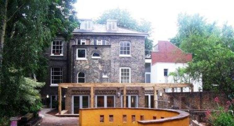 Large centre 404 and garden